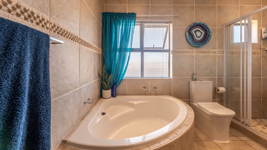 5 Bedroom Property for Sale in Parklands Western Cape